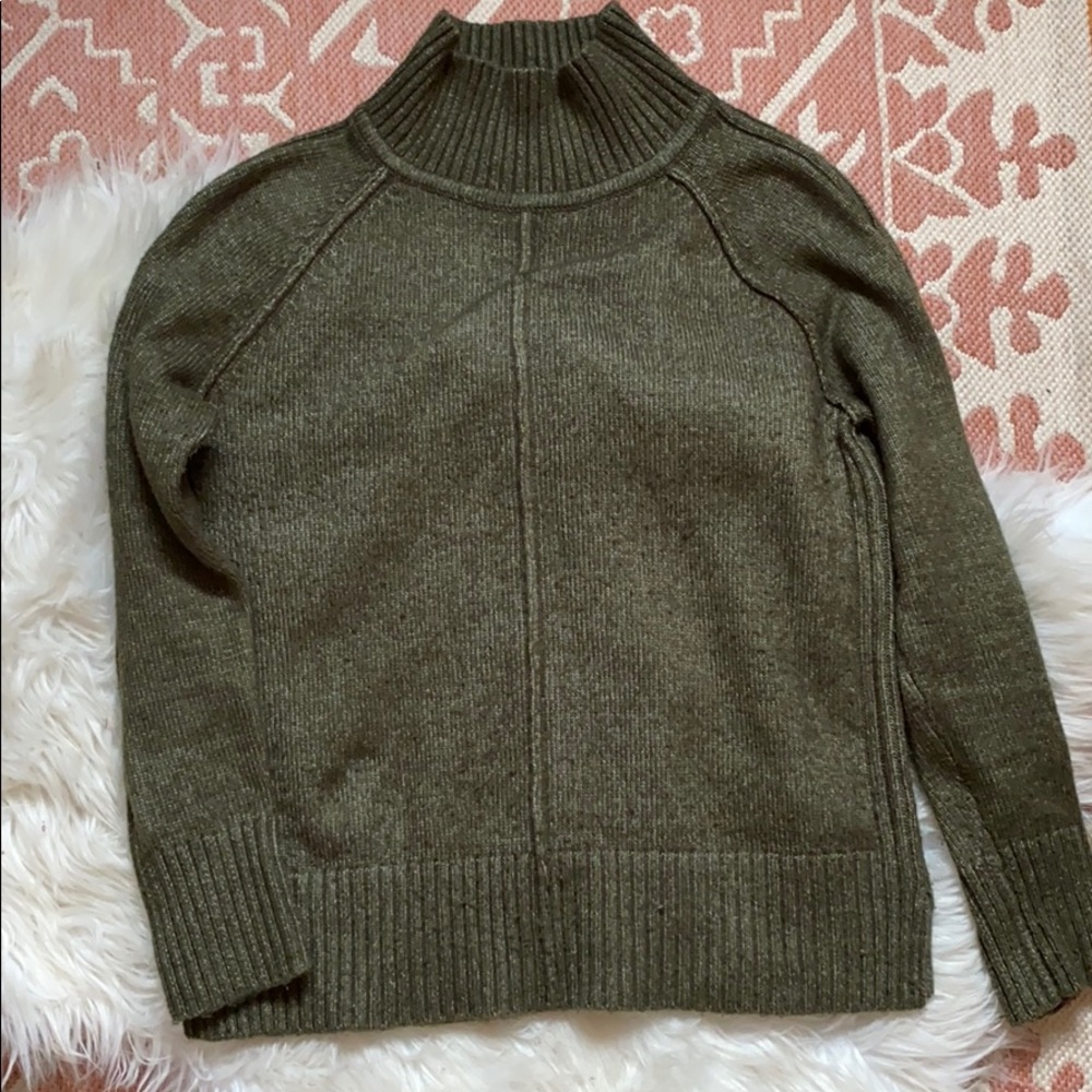 Ann Taylor Turtle Neck Sweater GUC Medium